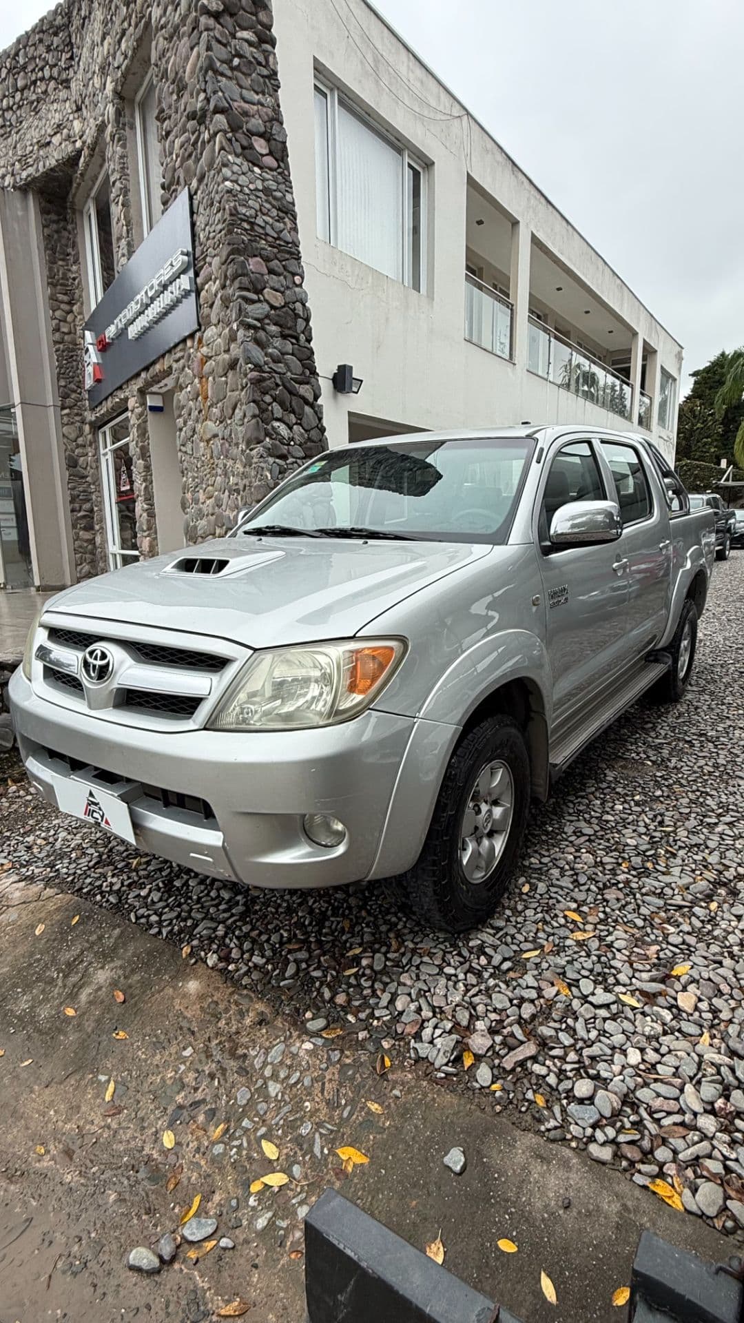 Toyota Hilux SRV AT — foto 1